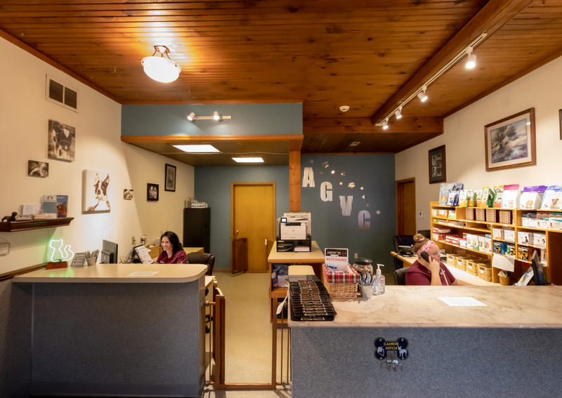 Carousel Slide 5: Apple Grove Veterinary Care Front Desk